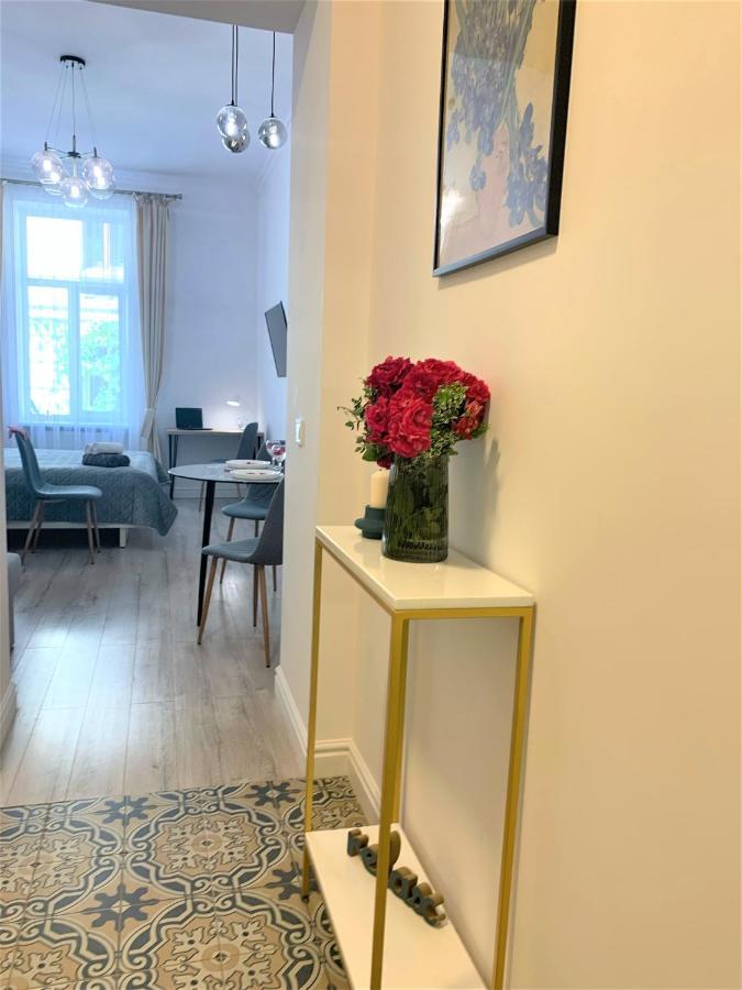 Iris Apartment On Popovich Lvov Exteriér fotografie
